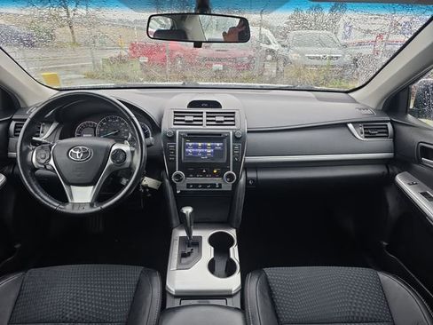 Used 2014 Toyota Camry L image 12
