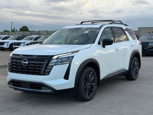 New 2026 Nissan Pathfinder SL FWD image 2