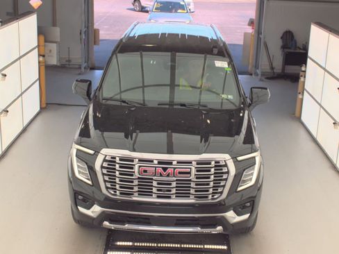 Used 2025 GMC Yukon Denali AWD/4WD image 2