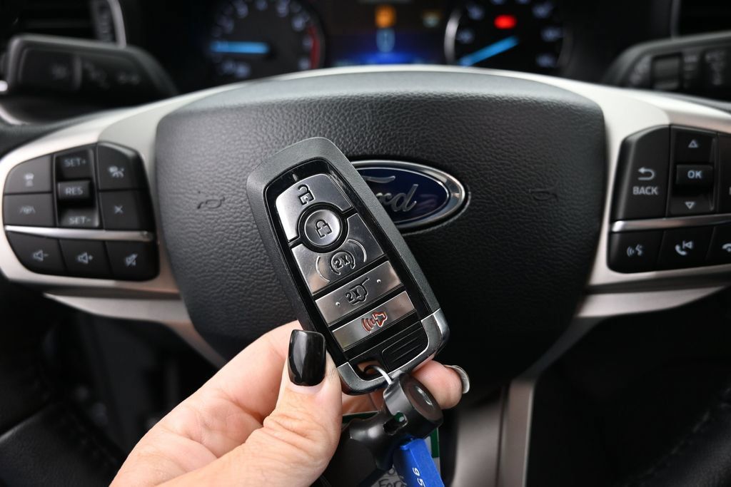 Used 2024 Ford Explorer XLT w/ Equipment Group 202A AWD/4WD image 37