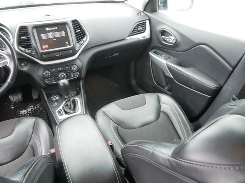 Certified 2018 Jeep Cherokee Latitude Plus w/ Cold Weather Group image 11