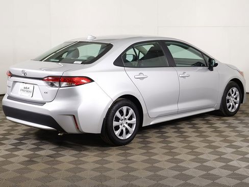 Used 2021 Toyota Corolla LE image 8