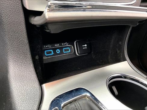 Used 2018 Jeep Grand Cherokee Laredo image 32