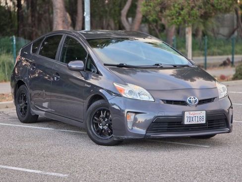Used 2014 Toyota Prius Two image 2
