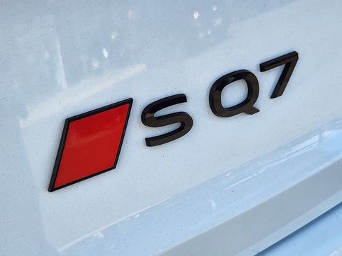 Used 2025 Audi SQ7 Prestige image 11