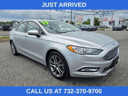 Used 2017 Ford Fusion SE w/ Equipment Group 201A FWD image 7