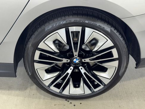 Certified 2025 BMW 530i image 36