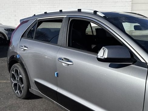 New 2025 Kia Niro SX Touring image 29