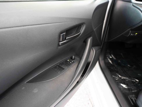 Used 2025 Toyota Corolla LE FWD image 7