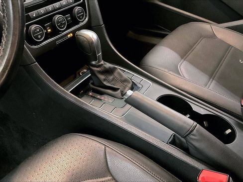 Used 2017 Volkswagen Passat 1.8T R-Line image 16