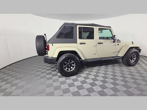 Used 2018 Jeep Wrangler Unlimited Sahara w/ Connectivity Group AWD/4WD image 37