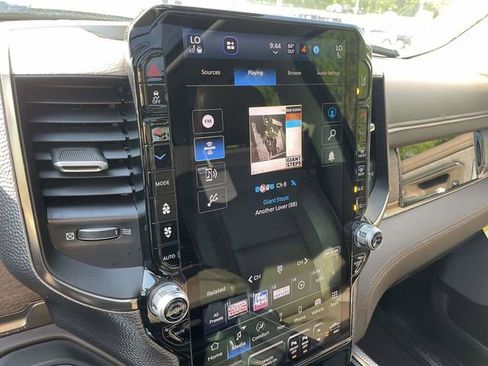 Used 2025 RAM 1500 Limited AWD/4WD image 31