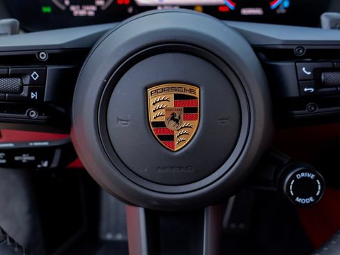 Used 2025 Porsche 911 Carrera RWD image 17