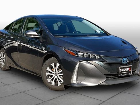 Used 2022 Toyota Prius Prime XLE FWD image 3