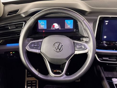 Certified 2025 Volkswagen Atlas Peak Edition SE AWD/4WD image 14