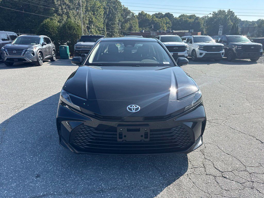 Used 2025 Toyota Camry LE FWD image 8