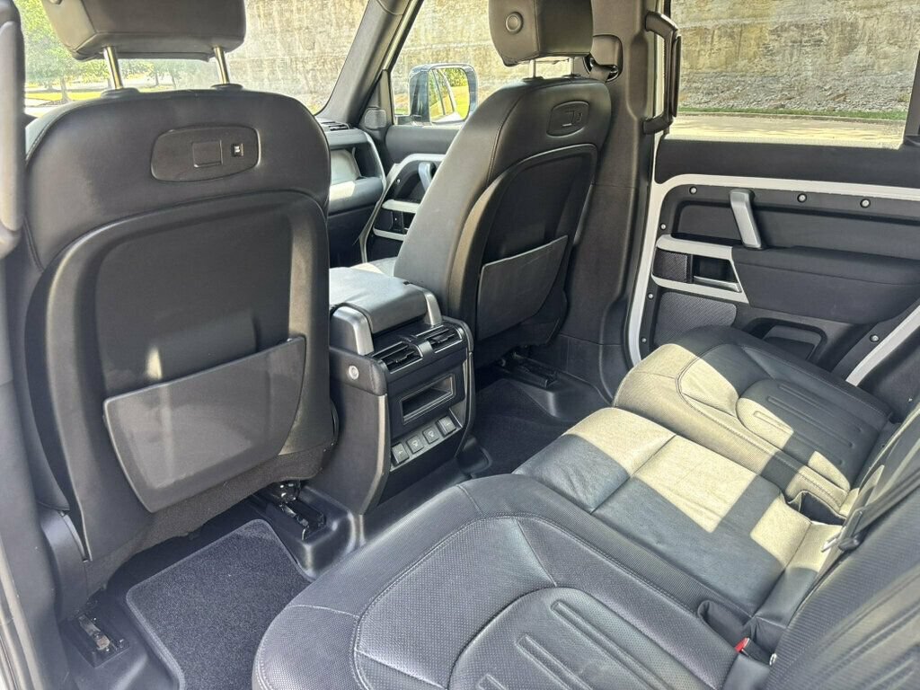 Used 2022 Land Rover Defender 110 X-Dynamic SE AWD/4WD image 16