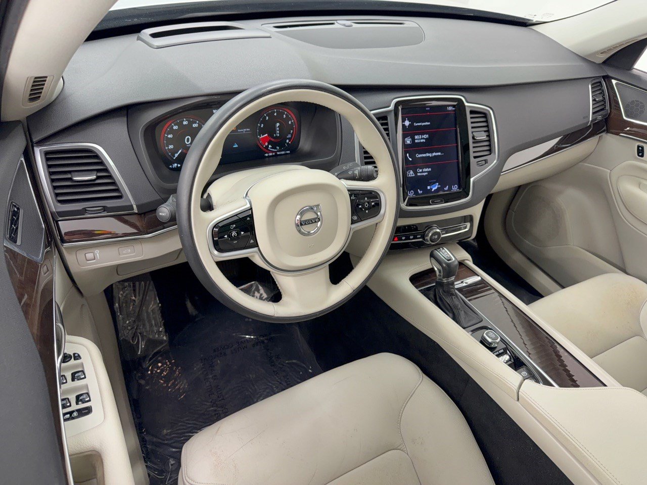 Used 2019 Volvo XC90 T6 Momentum w/ Advanced Package AWD/4WD image 4