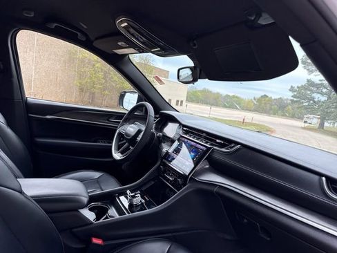 Used 2024 Jeep Grand Cherokee Limited image 22