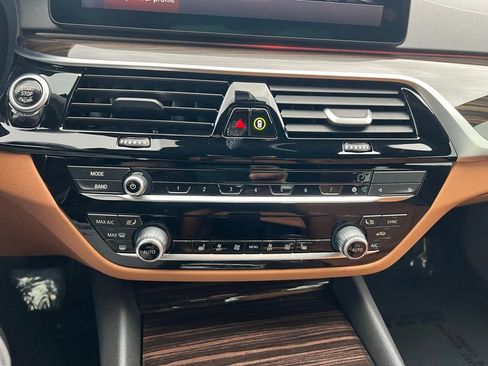 Used 2023 BMW 540i xDrive w/ Convenience Package image 41