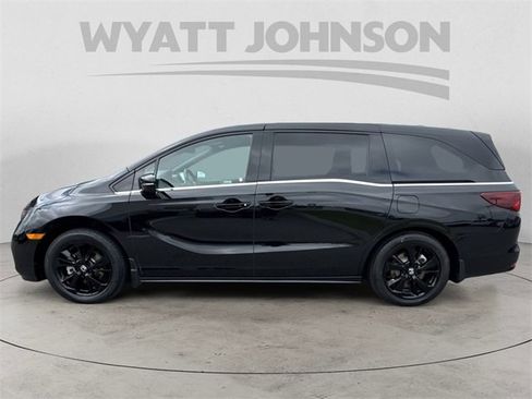 Used 2023 Honda Odyssey Sport image 2