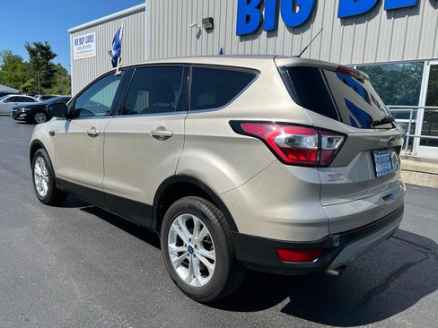 Used 2017 Ford Escape SE FWD image 3