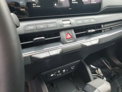 Used 2025 Kia K4 EX image 22