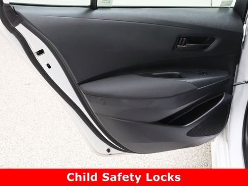 Used 2025 Toyota Corolla LE image 23