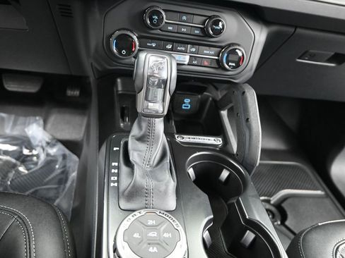 Used 2025 Ford Bronco Badlands AWD/4WD image 13
