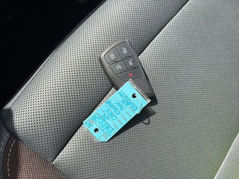 Used 2024 Chevrolet Equinox EV RS FWD image 35