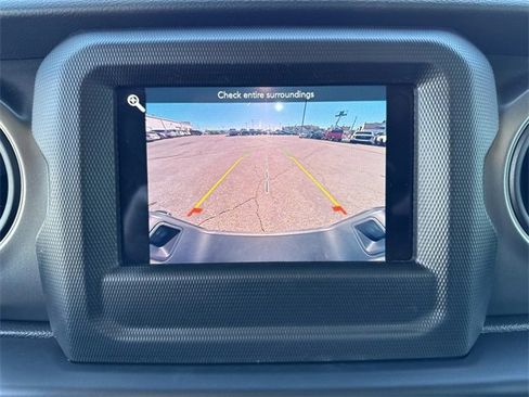 Used 2022 Jeep Gladiator Sport image 19