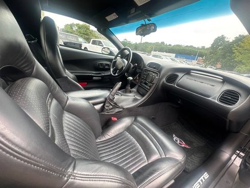 Used 1998 Chevrolet Corvette Coupe w/ Roof Pkg RWD image 18