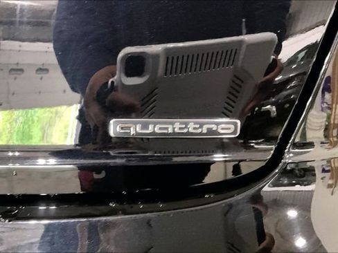 Used 2019 Audi Q8 Prestige w/ Towing Package AWD/4WD image 10