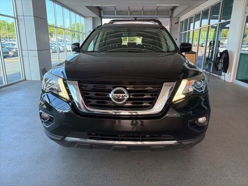 Used 2017 Nissan Pathfinder Platinum w/ Family Entertainment Package image 2