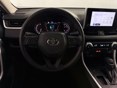 Used 2023 Toyota RAV4 XLE FWD image 20