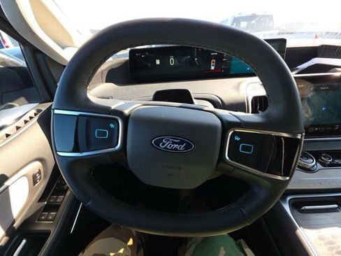 Used 2025 Ford Expedition Active image 23