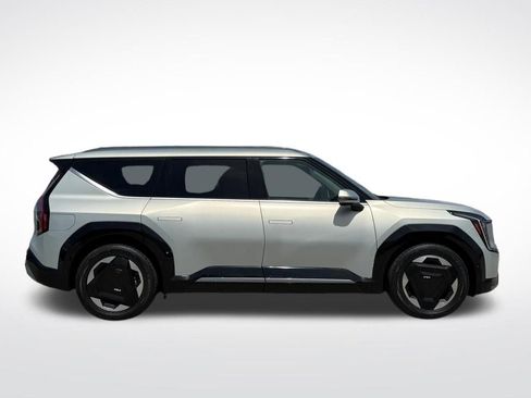Used 2024 Kia EV9 Land AWD/4WD image 2