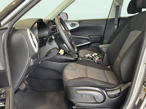 Used 2023 Kia Soul LX w/ LX Technology Package FWD image 22