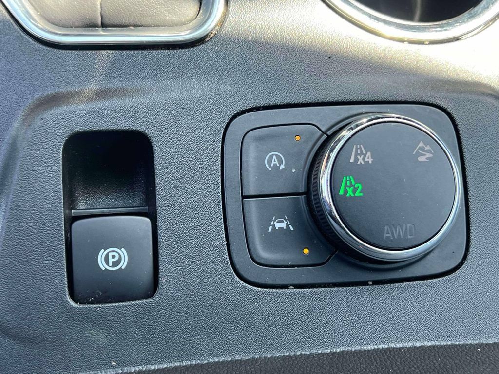Used 2023 Chevrolet Traverse LT AWD/4WD image 32
