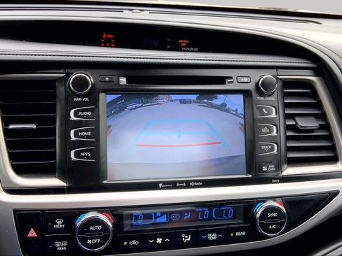 Used 2018 Toyota Highlander SE AWD/4WD image 29