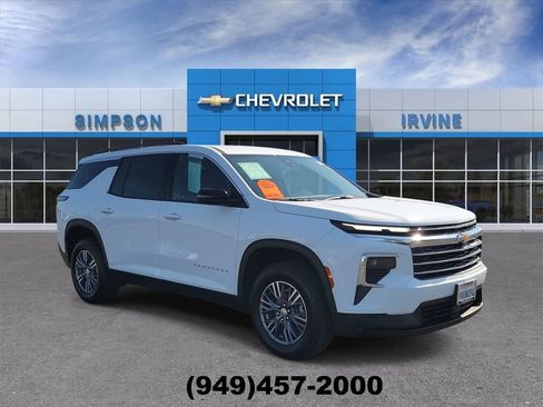 Used 2026 Chevrolet Traverse LT image 2