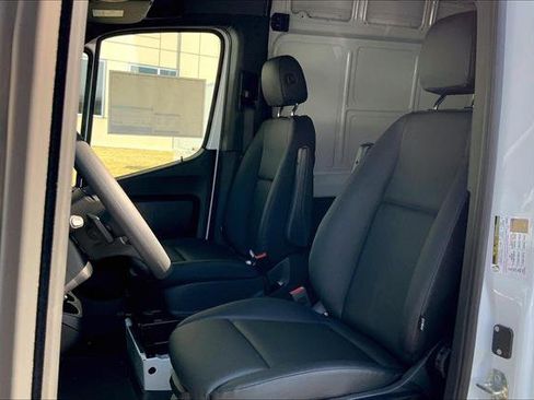 Used 2024 Mercedes-Benz Sprinter 2500 image 37
