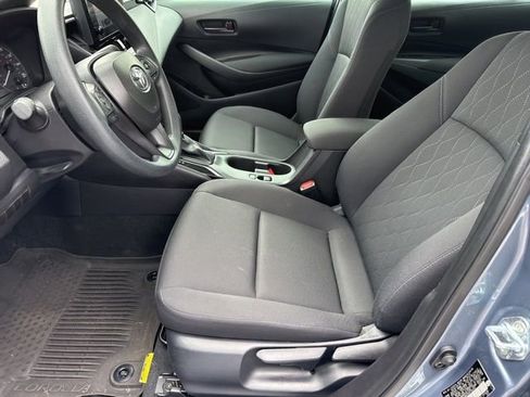 Used 2025 Toyota Corolla LE w/ Convenience Package image 9