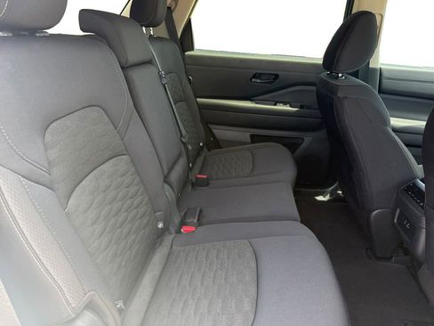 Used 2025 Nissan Pathfinder SV FWD image 17
