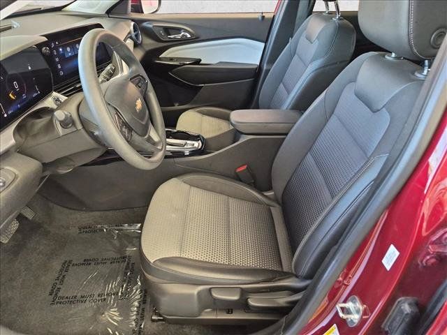 Used 2025 Chevrolet Trax LT FWD image 20