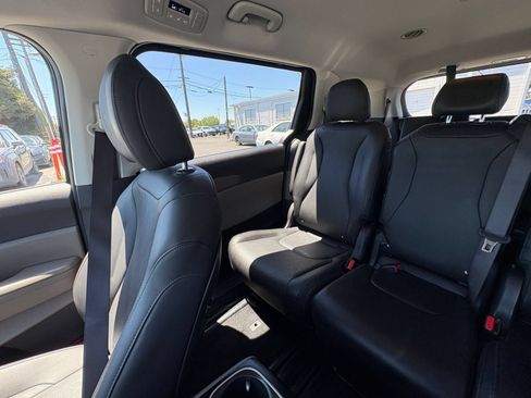 Used 2026 Kia Carnival FWD image 42