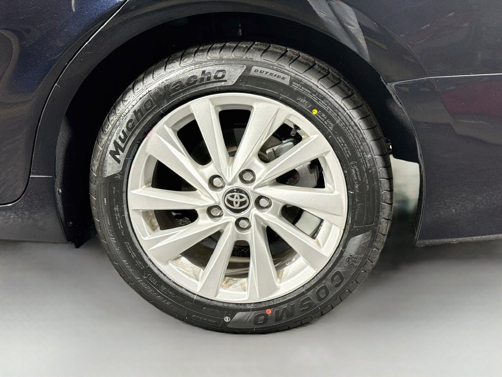 Used 2021 Toyota Camry LE FWD image 35