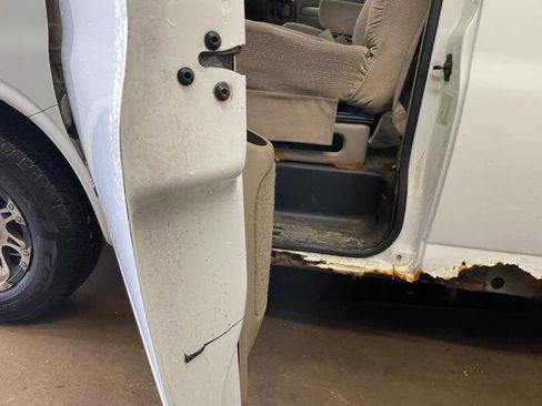 Used 2002 Chevrolet Express 1500 image 40