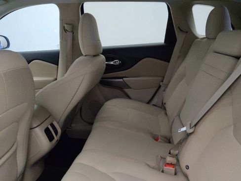 Used 2019 Jeep Cherokee Latitude w/ Popular Appearance Group image 18