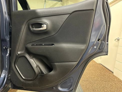 Used 2021 Jeep Renegade Latitude AWD/4WD image 15